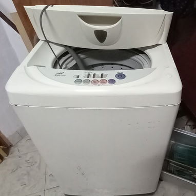 SE VENDE LAVADORA DE USO - Img 122106303
