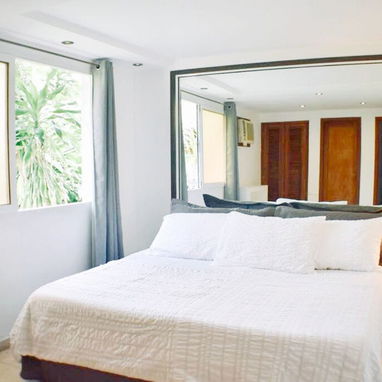 🏠 Luxury House in Miramar with Pool. 🛏️ Features 8 air-conditioned bedrooms. 📱 Reservations: +5355284821 - 7/10