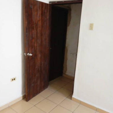 Rento casa biplanta independiente, puerta calla, 2 cuartos en municipio Regla, telefono fijo, gas balita, microondas - Img 122607936
