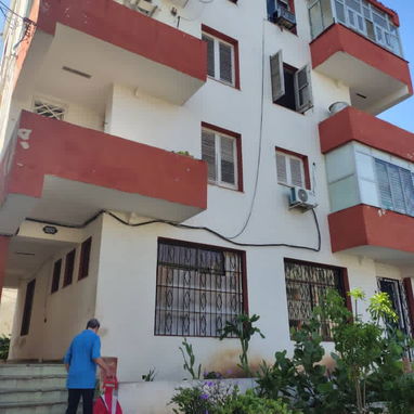 Vendo tres apartamentos en un mismo edificio en el vedado.. - 5/6