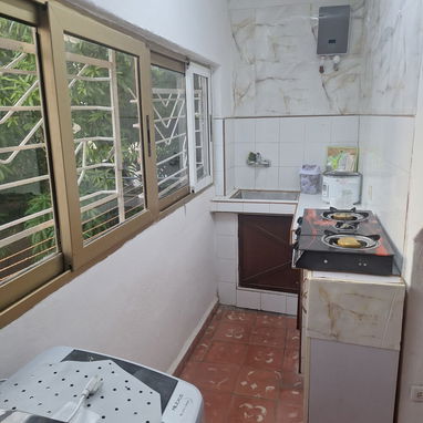 Vendo apartamento un cuarto en el Vedado - Img 123991076