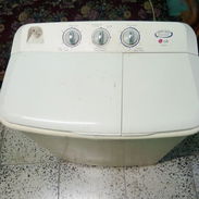 Lavadora semiautomática LG de uso en buen estado - Img 56152075