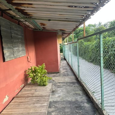 🏡*SE VENDE CASA EN MARIANAO DE 800m2– LÍMITE CON PLAYA 140 y 29* - 4/10