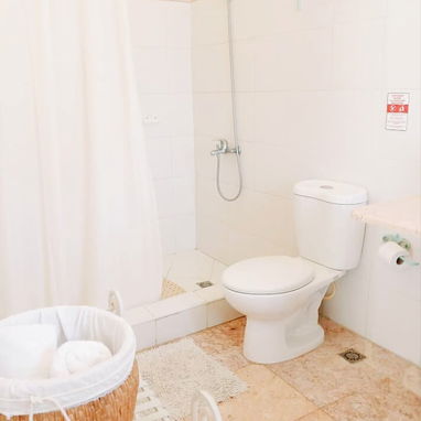 🏠Long-term rental for foreigners in Old Havana.💡 Features a reliable backup power system. 📱 Reservations: +5355284821 - 6/10