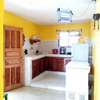 Cod.Z 🌊 Alquiler en Guanabo | Casa con Piscina y 2 Habitaciones | 6 Cuadras de la Playa 🏖️ - Img 120974685