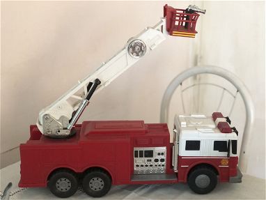 Vendo andador y carro de bombero (juguete ) de uso - Img 66322583