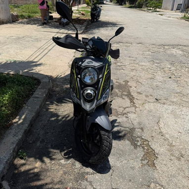 Vendo moto prácticamente nueva - Img 123108311