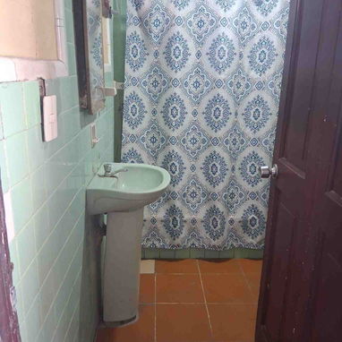 78-🏡*SE VENDE CASA EN 1ER PISO EN C.HABANA DE construcción colonial capitalista CON VISTA EXEPCIONAL D'BALCÓN A LA CALL - Img 119480317