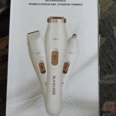 Rasuradora para mujer con tres cabezas para antebrazos muslos y cejas 18 usd - 2/3