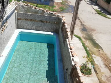 Renta casa con pequeña piscina, 4 habitaciones,ranchón,terraza,barbecue en Guanabo - Img 62348840