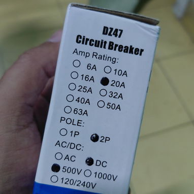 Breaker de DC para paneles y baterías de 20 amp - 3/3
