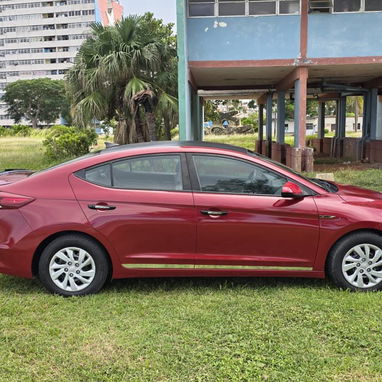 Vendo o Negocio en Hyundai Elantra, 2017 Carro importado - Img 111533619