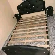CAMA DE TUBO TAPIZADA CON MESITA - Img 55476009