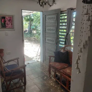 "$18.000usd AJUSTABLE. En venta casa  de 2 plantas en Guanabo, en Ampliacion  Marbella. - 4/10
