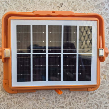 Reflector portatil, solar y recargables para exteriores o interiorescon puerto de usb y 4 modos de luz - 2/8