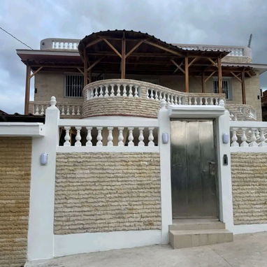Alquilo CASA DE LUJO de 7 habitaciones con piscina en Guanabo - 8/10
