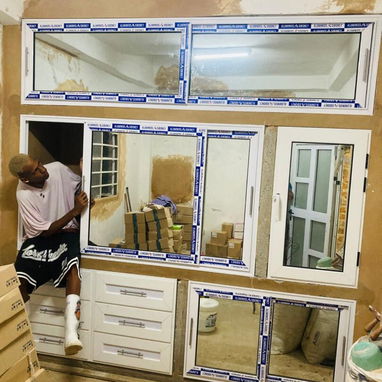 ​Carpintería de Aluminio y Cristal: Puertas, Ventanas, Closets, Baños y Divisiones | Trabajos a Medida con Garantía - 2/10