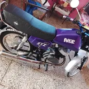 Vendo moto con carrocería mz 251 unidad de ax100 - Img 55029841