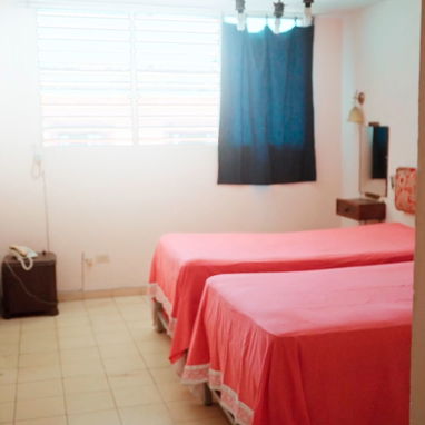 Confortable apartamento en el Vedado, 3er piso con gas de la calle y agua ... - Img 124369534