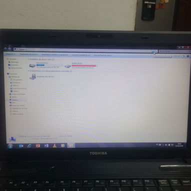 Vendo laptop toshiba funciona peel tiene problema en el teclado al pv 53152736 o WhatsApp - 2/5