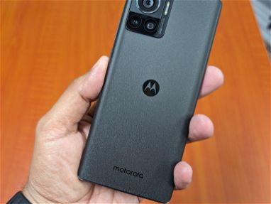 Motorola Moto Edge 30 Ultra (256gb/12gb RAM). COMO NUEVO, SIN CAJA. Una SIM. Pantalla : OLED de 6,7 pulgadas con curvatu - Img main-image-45637778