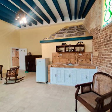 JOYA COLONIAL ÚNICA CON 5 BALCONES A LA CALLE! En el Corazón de La Habana Vieja !!! - Img 123264549