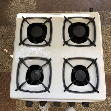 Cocina de Gas de 4 Hornillas con HornO - 2/4
