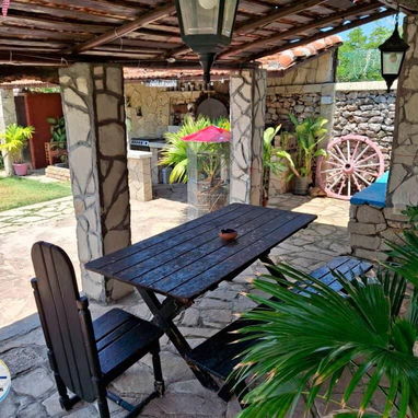 Casa de renta con piscina en Guanabo - Img 114958235