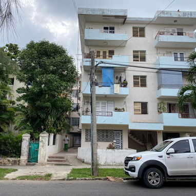 ALQUILER LINEAL  APARTAMENTO AL VEDADO. LA HABANA - 10/10