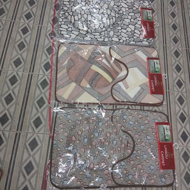 SET DE 3 ALFOMBRAS PARA BAÑOS, ENTREGA DE FACTURA, VARIEDAD DE ÚTILES DEL HOGAR, ETC - Img 117291990