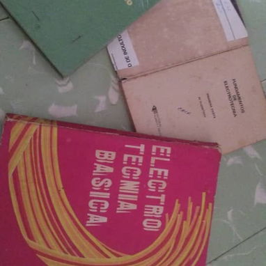 LIBROS PARA TÉCNICOS DE ELECTRICIDAD 800 PESOS Y EL CUADERNO DE ELECTRO TÉCNIA 500 PESOS - 4/5