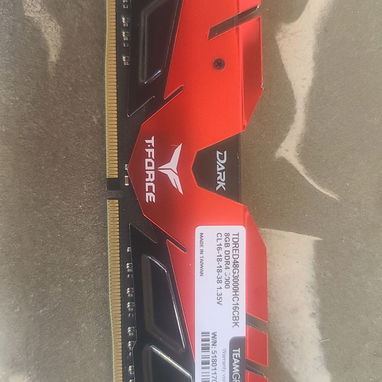 Busco ram de 8 gb ddr4 igual de la misma marca que la blanca - Img 120842373