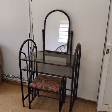 Vendo Camas sin colchón ,PC de Buró y Buró - 5/10
