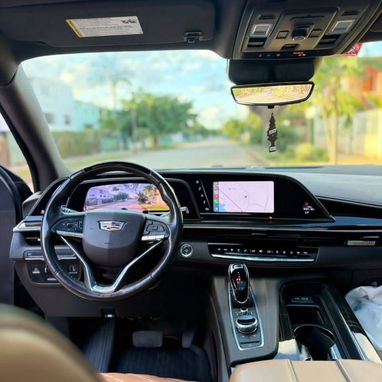 Cadillac Escalade ,Combina un diseño imponente con detalles de alta gama,motor V8 de gasolina - Img 107878020