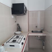 Se alquila habitación independiente  cerca de Infanta y San Lázaro con cocina y  baño con agua fría y caliente - Img 42041807