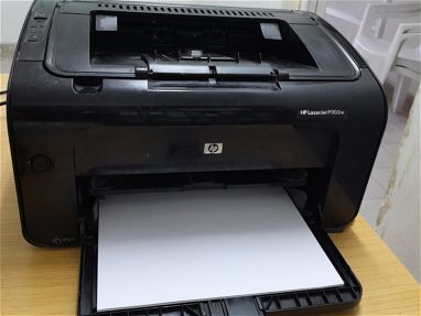 Se vende impresora HP LaserJetP1102w en perfecto estado de conservacion y funcionamiento en 140 USD - Img main-image
