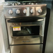 Cocina de gas con horno de 4 quemadores con magneto marca Milexus - Img 55167428