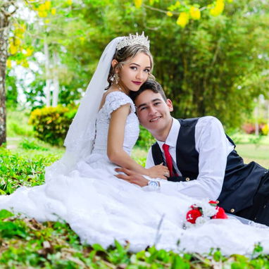 Fotógrafia y video para bodas. Trajes,serviciode estilista e impresión en todos los formatos. Estudio fotográfico CUERVO - Img 100573548