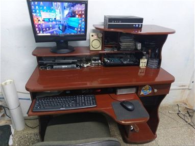 Se vende PC con su mesa - Img main-image-45444710