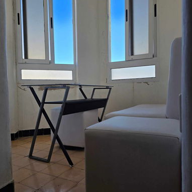 VEDADO EN EL MALECÓN HABANERO APARTAMENTO DE UN CUARTO CON VISTA AL MAR - Img 114603928