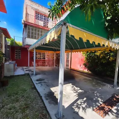 Casa Totalmente independiente Nuevo Vedado 430 m2 Año 1956 6/4 en 160mil 53582376 - Img 122847162