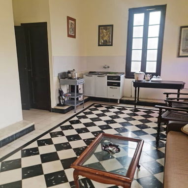 Renta de casa independiente en Vedado para negocio - Img 127721072