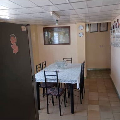 Se vende casa( ALTOS)de 4/4 en La Lisa Reparto Versalles - Img 115657617