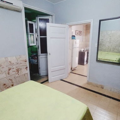APARTAMENTO EN EL VEDADO,  PLANTA BAJA Y PUERTA A CALLE. - Img 121190361