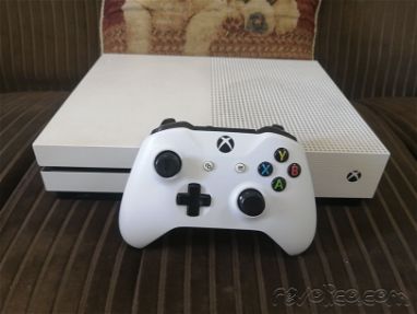 Xbox ONE S de 1tb con un mando lleno de juegos - Img 67483864