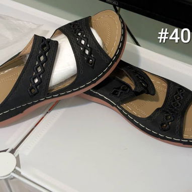 zapatos negros cerrados de tacón, SANDALIAS Y TENIS - 5/9