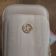 Porta celular. Bellos diseños, prácticos y fácil de llevar. Aproveche esta oportunidad, de lucir moderna. Tres compartim - Img 58039287
