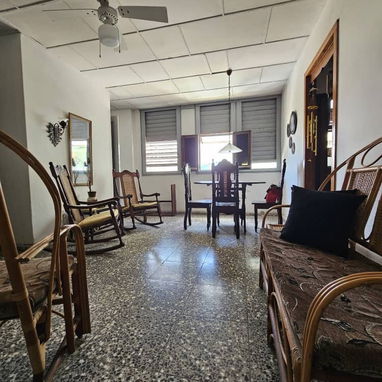 VENTA O PERMUTA DE APARTAMENTO CAPITALISTA CON 2 NIVELES, 2 APARTAMENTOS EN 1 PROPIEDAD CON VISTAS AL MAR Y A LA CIUDAD. - 3/10