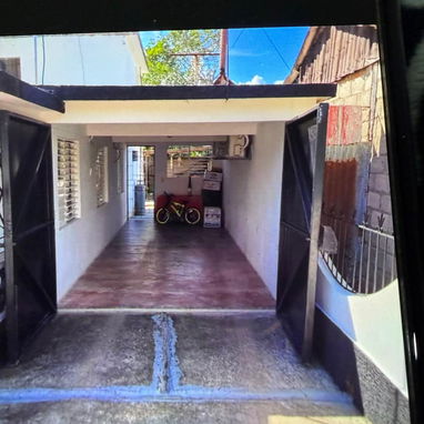 SE VENDEN DOS CASAS 🏠CON GARAGE POR UN MISMO PRECIO CON TODO ADENTRO - Img 127636730