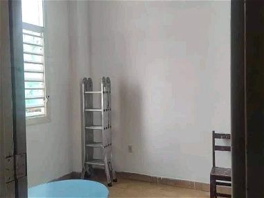 *$12000 con posible ajuste. En venta apartamento de placa de un edificio en La Habana Vieja, 1er piso interior. - Img 67554271